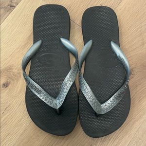 Havaianas grey flip flops